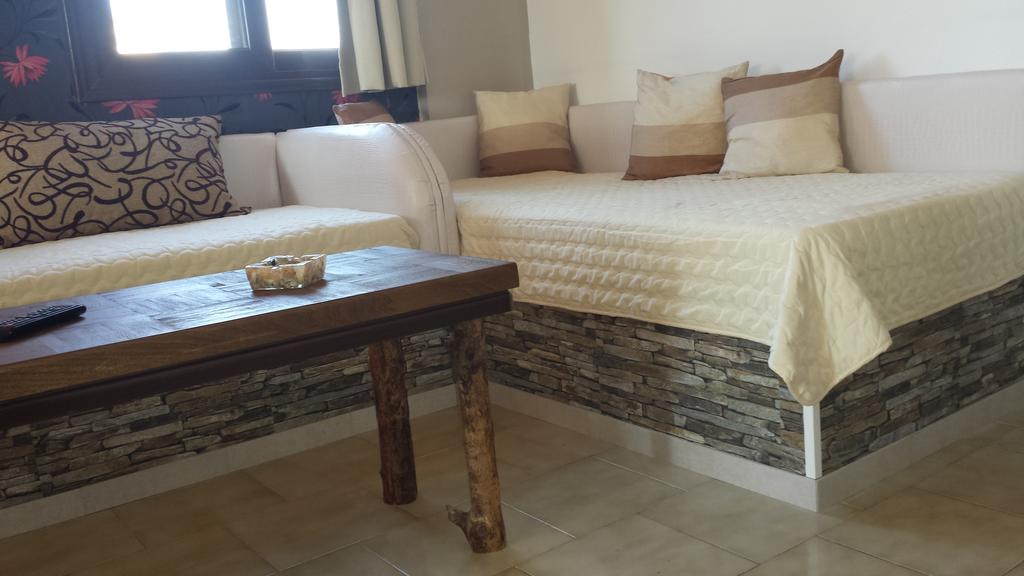 Takis Hotel Apartments إياليسوس الغرفة الصورة
