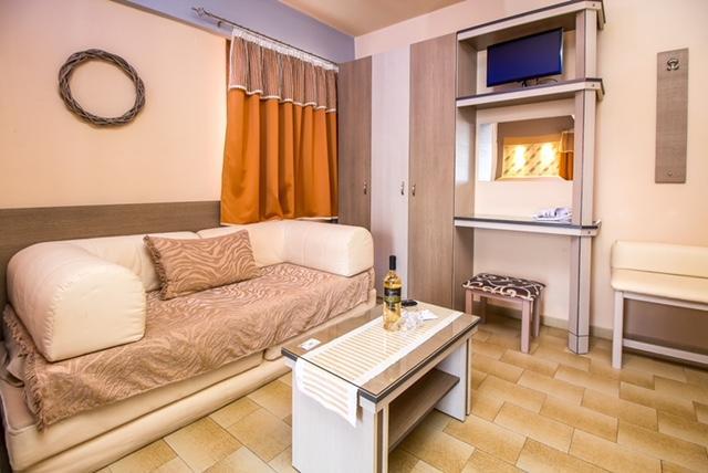 Takis Hotel Apartments إياليسوس المظهر الخارجي الصورة