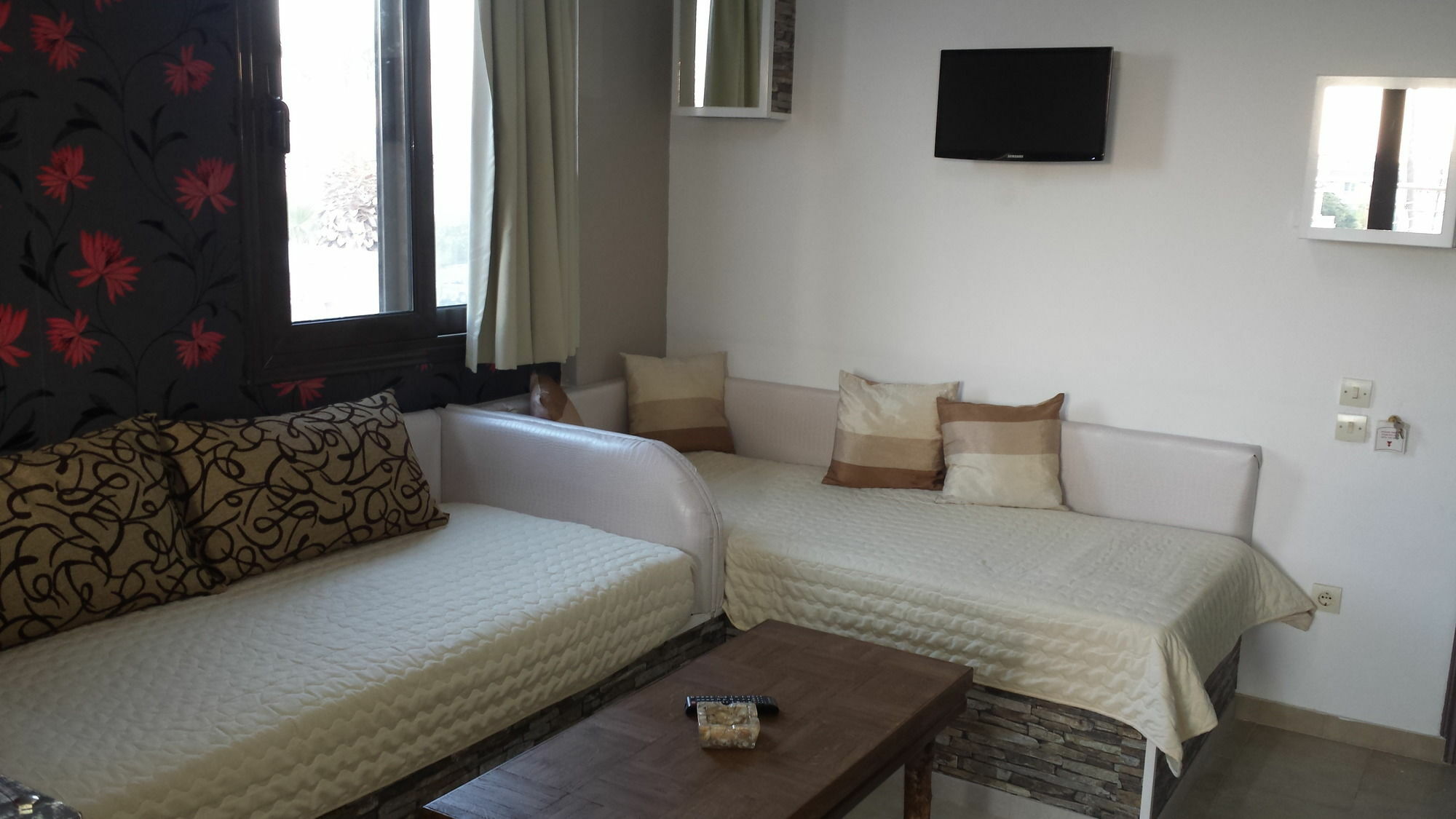 Takis Hotel Apartments إياليسوس المظهر الخارجي الصورة
